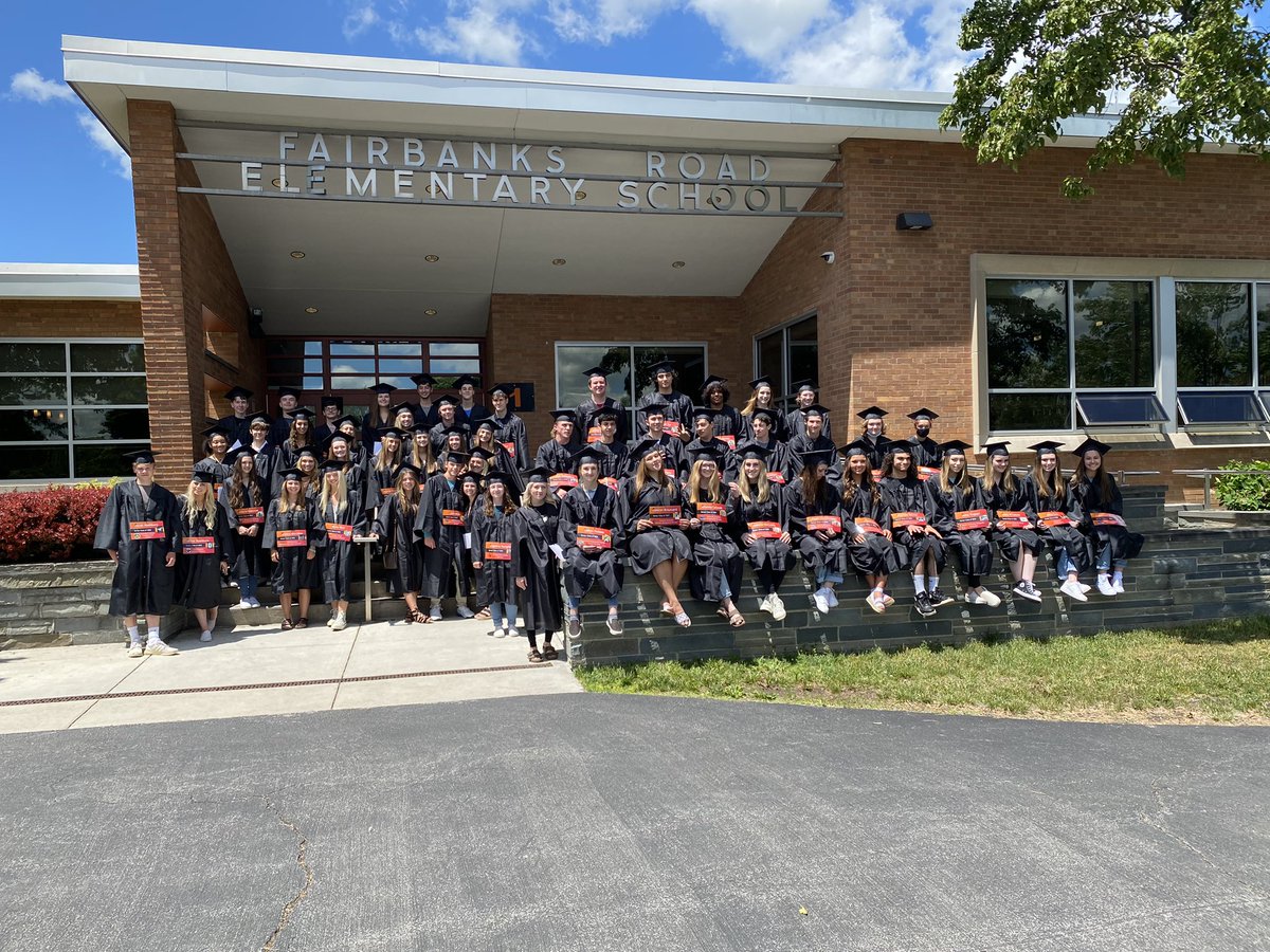 CCCSD_FRS's tweet photo. What a fantastic visit from the Class of 2022! They are much bigger than they were in 4th grade when they left. We wish them all the best! #ccmoss https://t.co/YwiywWxHlQ