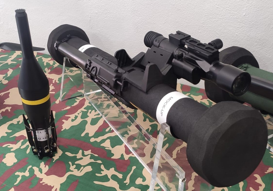 PlataformaMill1's tweet photo. El #Mando de #OperacionesEspeciales del Ejército se interesa por el nuevo Lanzacohetes #CS70 de #Instalaza, donde han tenido oportunidad de ver, por una visita al #Laboratorio de Balística de la empresa, situada en las cercanías de Zaragoza. https://t.co/s3M8u0CLHK https://t.co/c6zbZAZ9U2