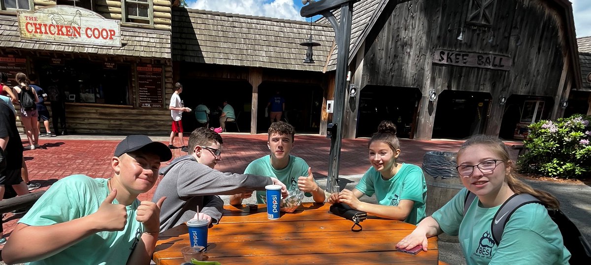 BarnsteadSchool's tweet photo. 8th Grade had a perfect day at Canobie! https://t.co/5KTXQyrOke