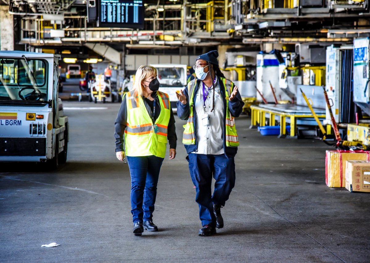 It's game time!✈️Our SFO Ramp Team is ready for summer! Proud of their resiliency and dedication to safety and operational excellence. @JMRoitman @MikeHannaUAL @miltonortiz1997 @MonikaGablowski @AnaOcegueraa @united @Maddie_Queen @JoniBelknap @TeamSFOCG