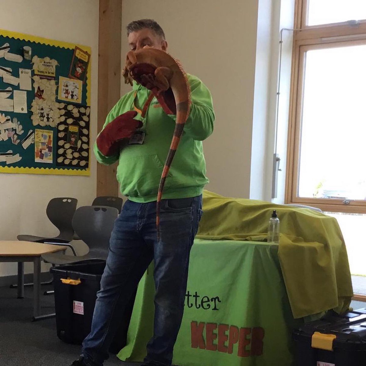 Both P4 classes enjoyed a visit from David ‘The Critter Keeper’ this morning. We enjoyed learning about, and meeting, a number of animals and insects from rainforests around the world! <a href="/T_CritterKeeper/">The Critter Keeper</a> #rainforest #insects #excitethelearning