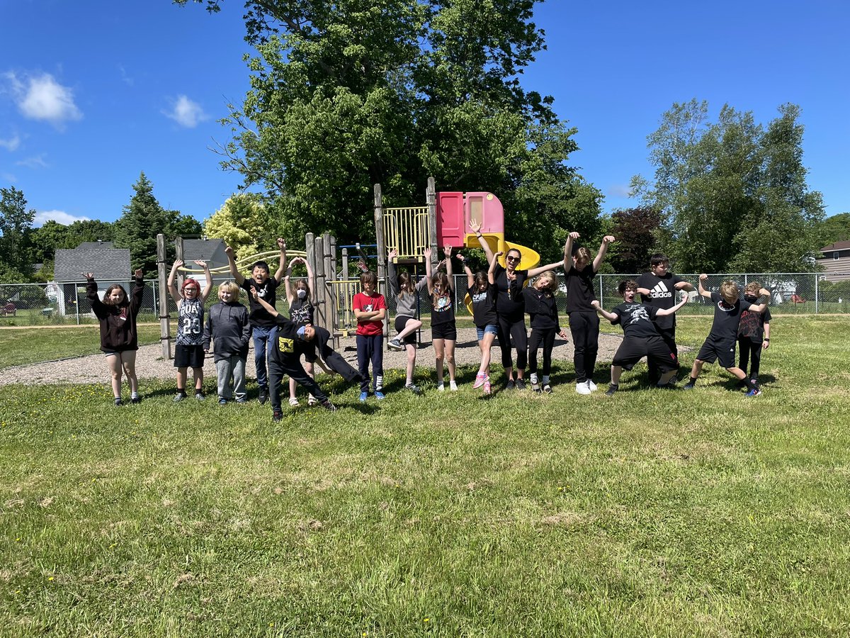 Today every class dressed as the colours in the pride flag. We were dressed in black and so proud! #prideweek #Pride2022 <a href="/weschoolns/">Windsor Elementary</a> <a href="/AVRCE_NS/">Annapolis Valley Regional Centre for Education</a> 🏳️‍🌈+🤎🖤