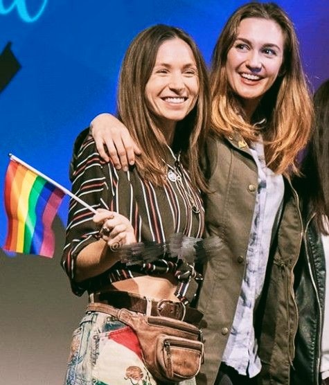 Emman49013338's tweet photo. Love is love .. come back soon ..🌈💖🤠😇 https://t.co/UAwoIfb3cu