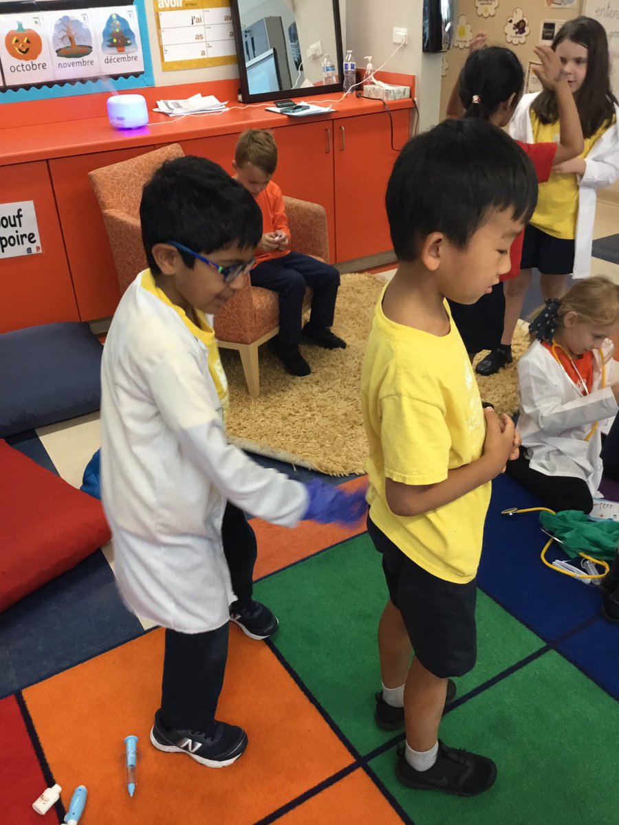 LanguagesBISCLP's tweet photo. Children in @BISCLPYear1 are practicing for their doctor role-plays in @French ! We talked about the real-life implications of needing to tell a doctor we aren’t feeling well in a French-speaking country. 
@BISCLincolnPark @NAEducation @The_IPC #earlylang https://t.co/buaTiXXucU