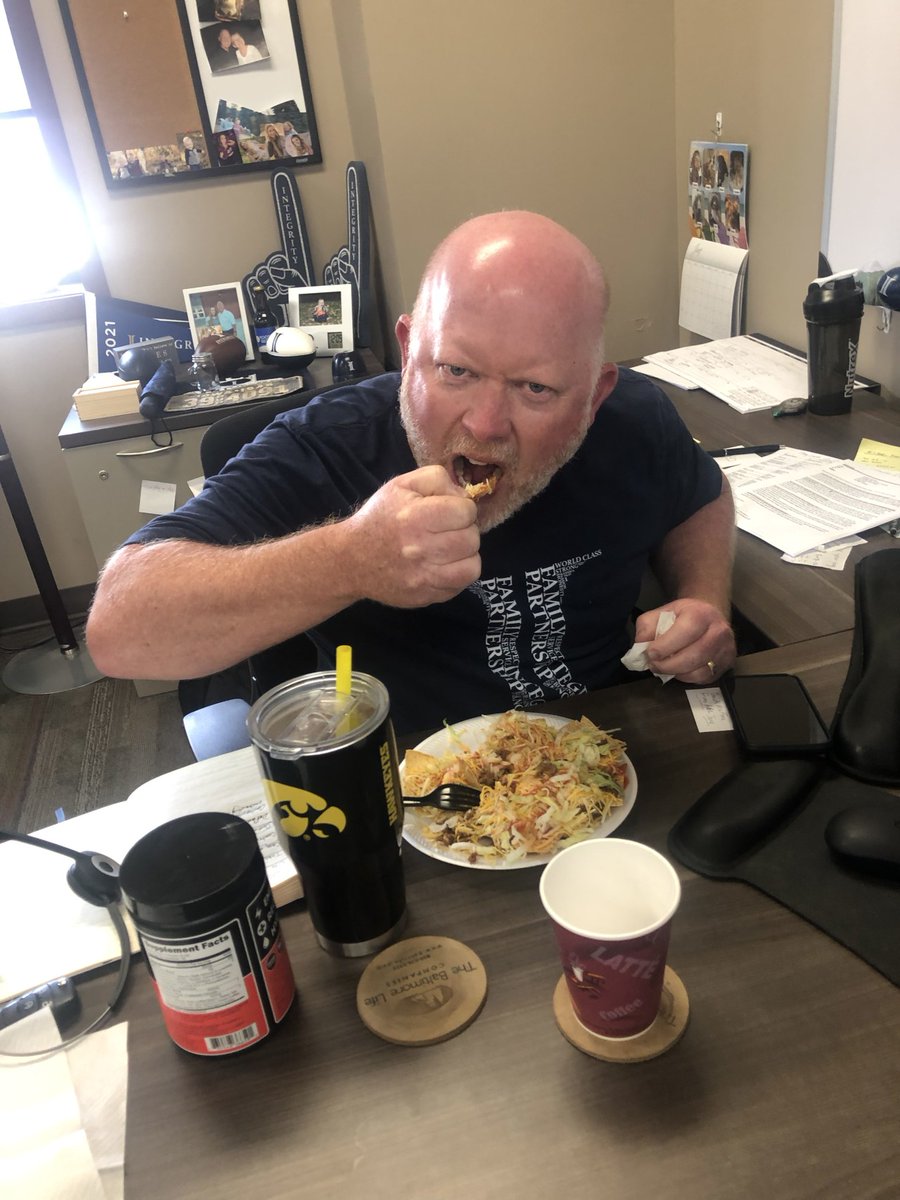 PremierMkting's tweet photo. You're just not yourself on an empty stomach. πππ
...right, Brad? π€
#PremierMarketing #SpringTraining #IntegrityFamily #IntegritySpringTraining https://t.co/NQ0u14Q0T2