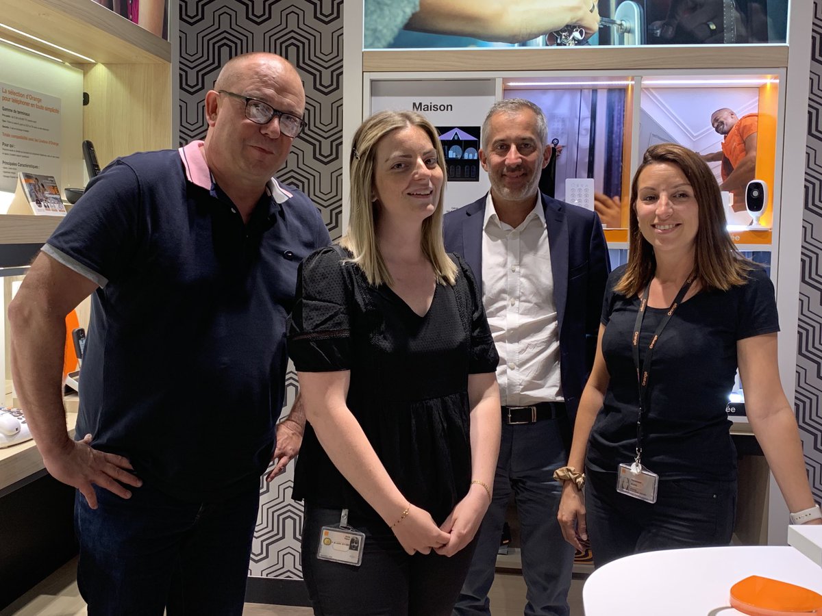 Très belle journée en Champagne dans les boutiques ⁦<a href="/orange/">Orange</a>⁩ d’Epernay avec Anthony &amp; Aurélie et de Chalons avec Charlène &amp; Émilie. Accueil client exemplaire, équipes soudées et expertise Fibre au top ! ⁦⁦<a href="/FranckGuidet/">franck.guidet</a>⁩ ⁦<a href="/antoine_blanc/">Antoine Blanc</a>⁩ ⁦<a href="/AmourPatrick/">Patrick Amour</a>⁩