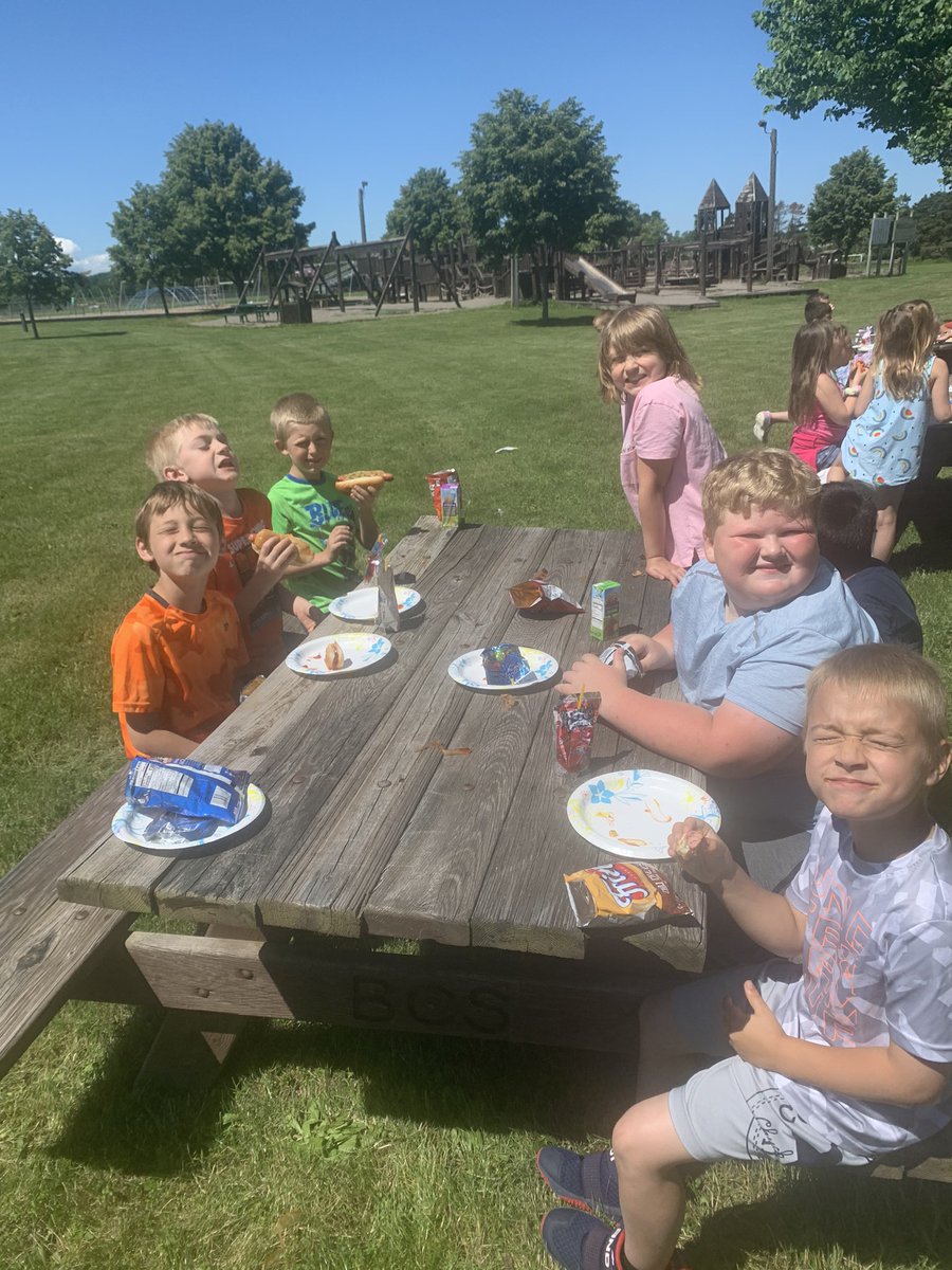 TaboneClassroom's tweet image. Second Grade Cookout! #barkercsd #junefun