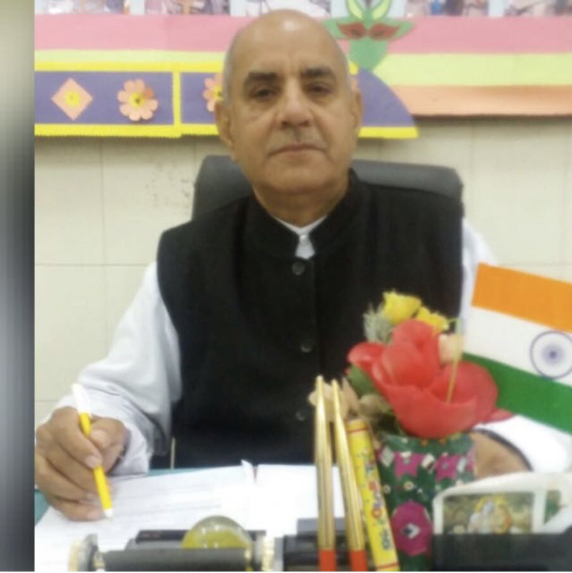 साथियों अध्यापक शक्ति मंच के संरक्षक व विधि विशेषज्ञ आदरणीय  ओंकार सिंह ढाका जी(NE)ने ऐलान किया हे किसी साथी को सेवा नियम-नियमावली सम्बन्धी समस्या होने पर फ़्री क़ानूनी सलाह आप उनसे सलाह ले सकते हे।यदि न्यायालय जाना पड़ा तो उसकी भी उचित व्यवस्था की जाएगी। 

अजय वीर यादव