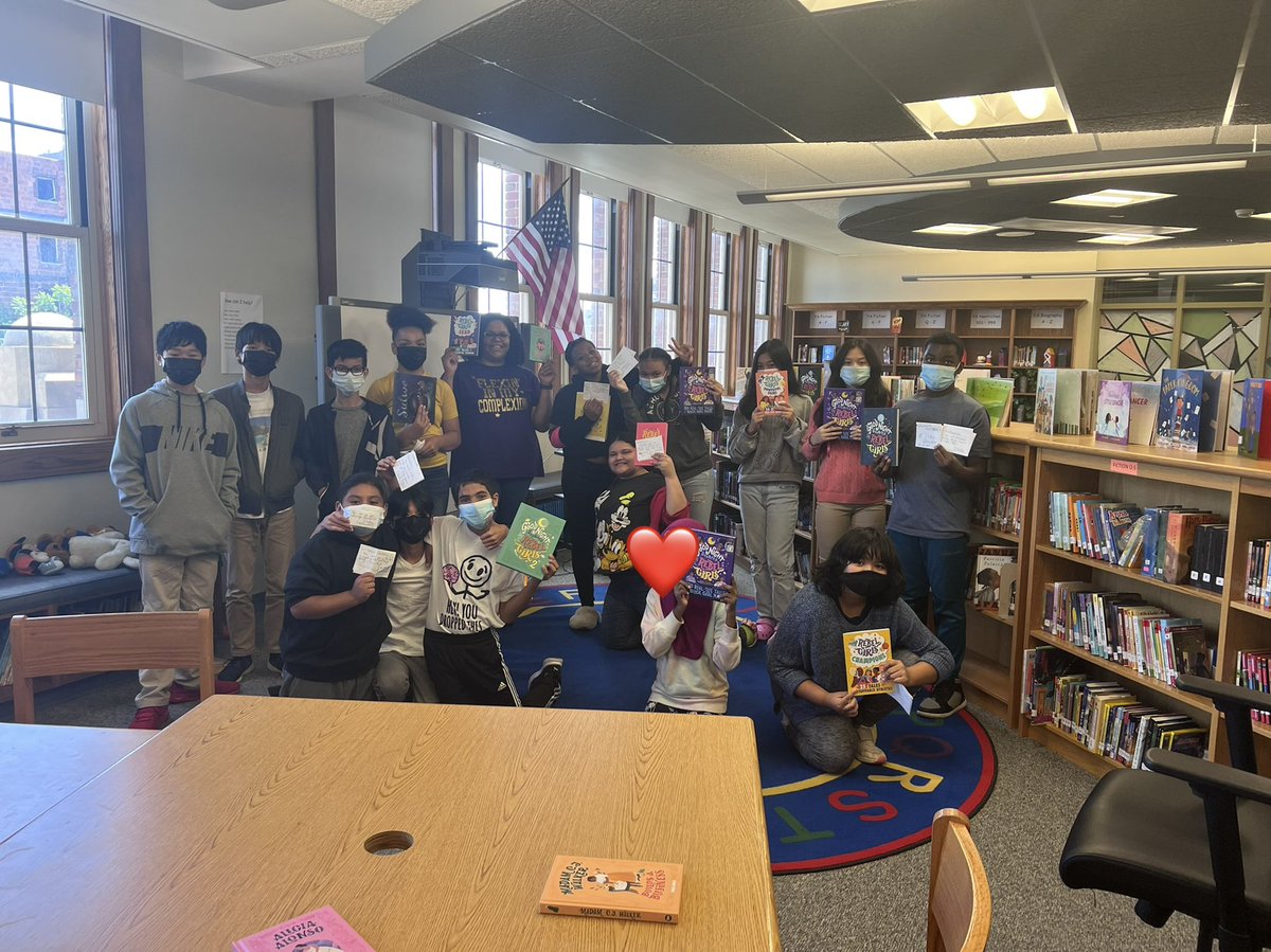 LibEricksen's tweet image. Our 6th graders with fascinated to hear about Jestine Ware’s writing/editing/publishing career and asked some truly inquisitive questions. They were lining up for autographs at the end! 📚🤗 Thank you Jestine! #librariesrock #rcsdlibraries @NYBookDr @RCSDsch5 @HammondTerrilyn