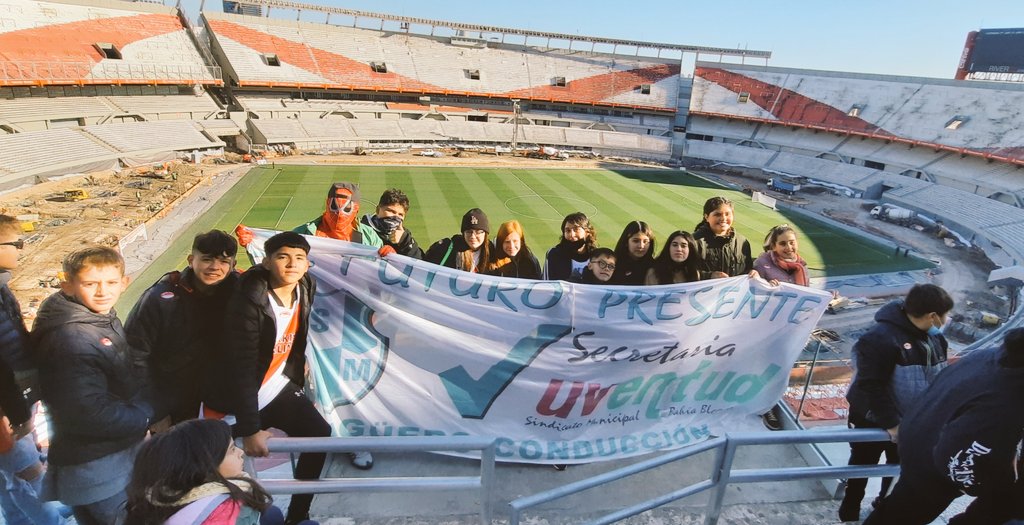 Juventud_stmbb's tweet photo. Visitamos el Museo de River, ingresamos al Monumental y recibimos la Visita del "Burrito" Ortega.
 @stmbb
 @Aguero_M_A @LoreMalvar https://t.co/xjrTGzc6gl