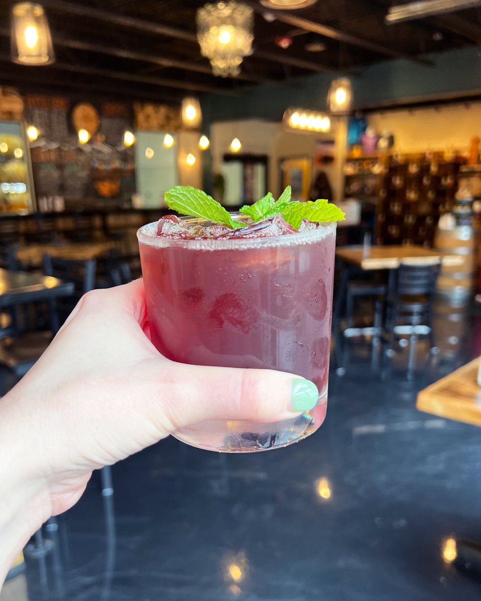 Did you know we’re serving wine cocktails at the Queensbury Tasting Room now? In honor of #NationalIcedTeaDay, meet the Black Mountain Tea made with Amethyst Sunset, Tazo Black Iced Tea, rosemary sage bitters, simple syrup, and mint.