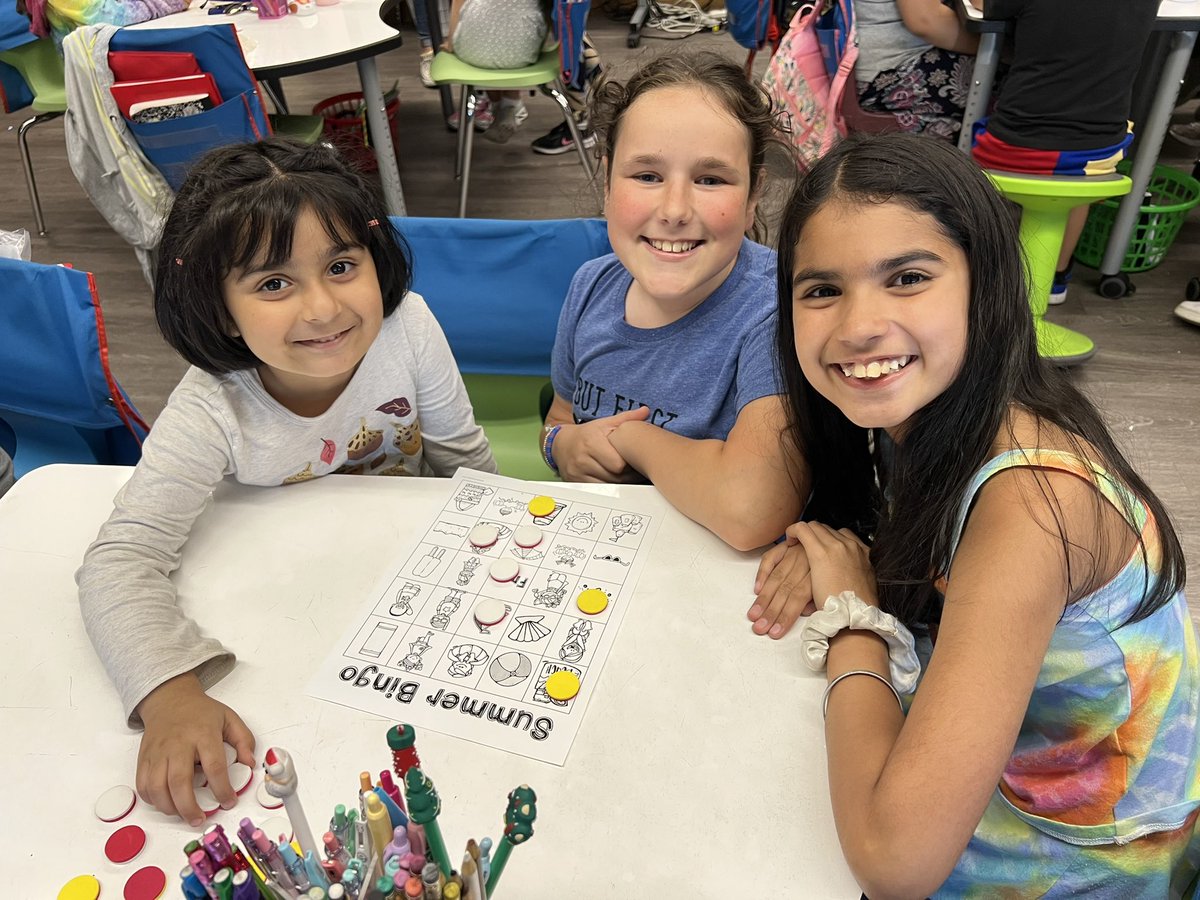 MsPulvidente's tweet photo. Playing bingo with our 4th grade friends, we are ready for summer! ☀️⛱ @MrsLepe_4th @WillowRoadVS13 #teamwillow https://t.co/M0uZtU2hPa