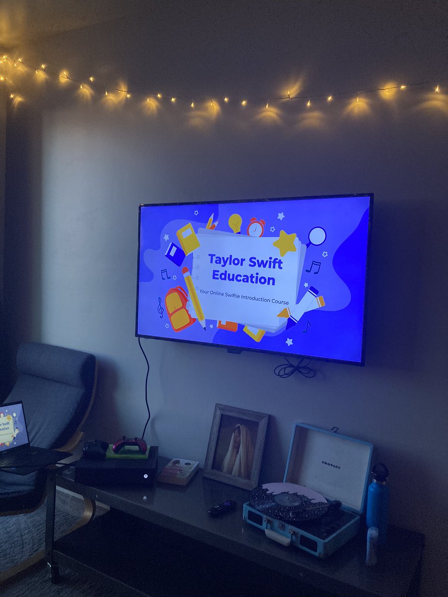 iloveoursong's tweet image. made the boy i’m talking to a taylor swift presentation and he took notes