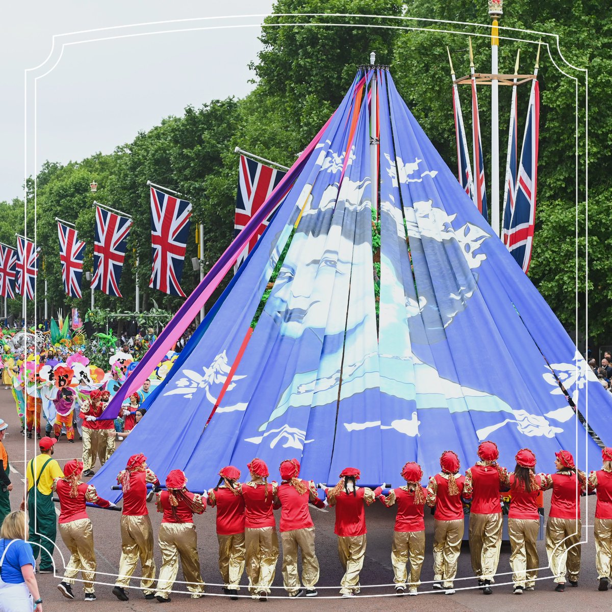 Jubilee_Pageant's tweet photo. Can you believe it’s been a week since the #PlatinumJubilee Pageant 🤯  Time flies but we're still buzzing from the amazing event! ​

#QueenElizabeth #PlatinumJubileePageant #70YearsCelebration https://t.co/X5a6CS6r9I