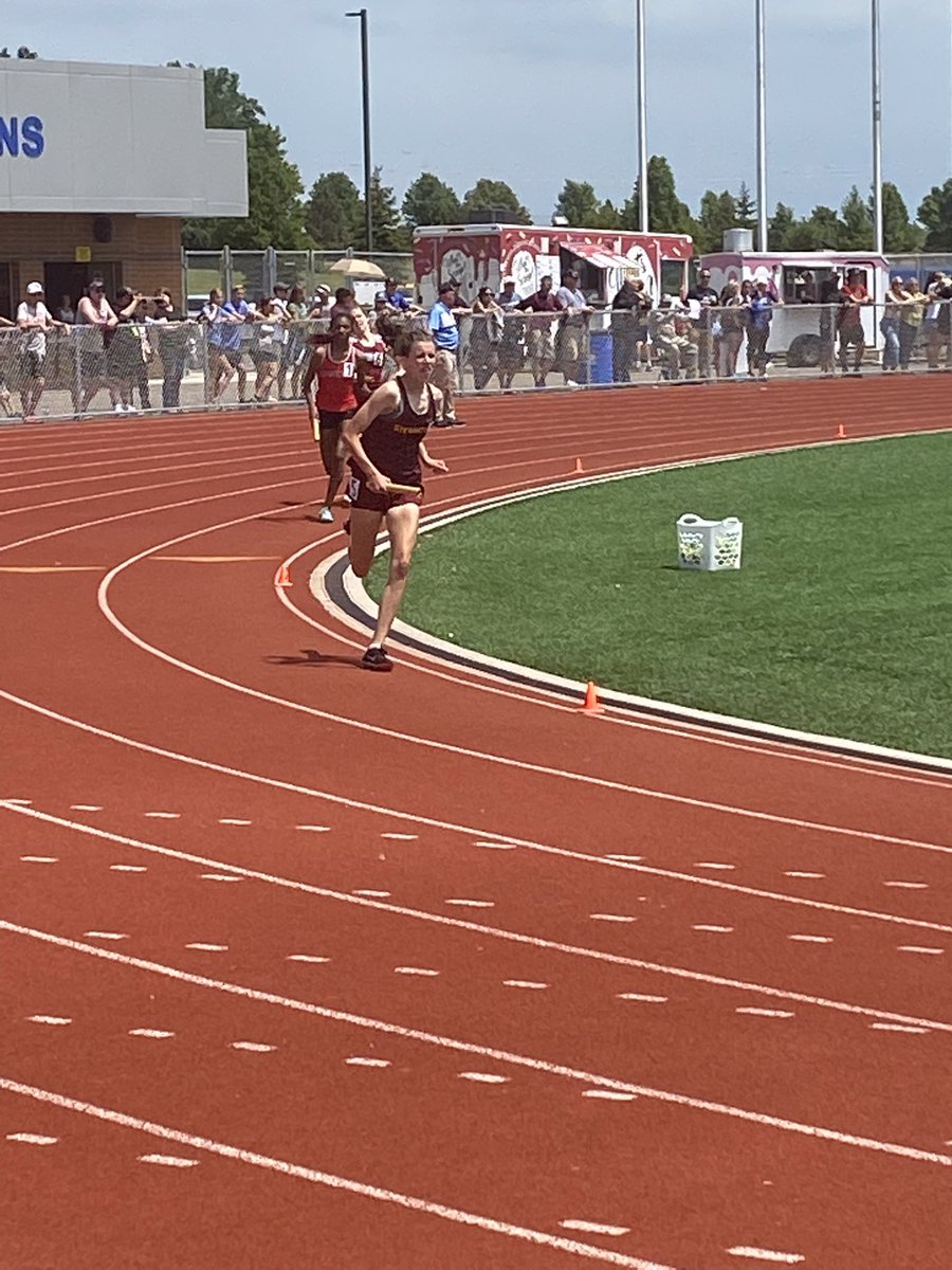 The girls 4x400 team finishes 3rd in their prelim heat with a time of 4:03.92. They are seeded 5th in tomorrow’s State Final.