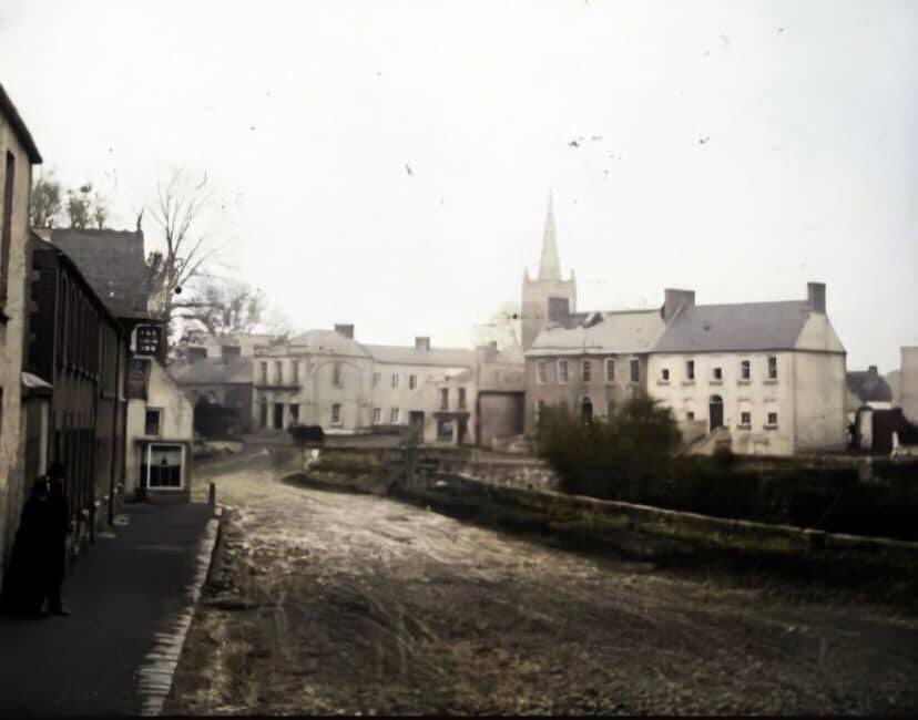 PhotosOfDublin's tweet photo. Lucan Village 

1888 

📷 Jane Shackleton https://t.co/GLxJS7eFSQ