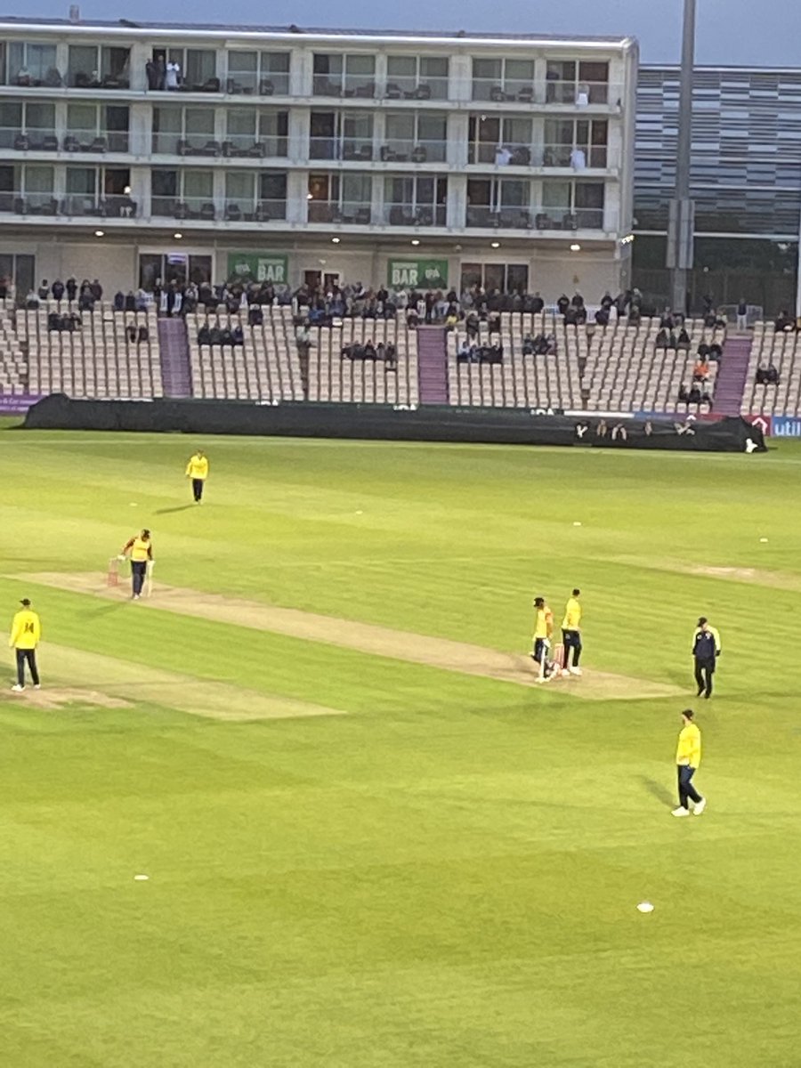 Great cricket ⁦@TheAgeasBowl⁩ last night with kind hospitality from ⁦<a href="/GoddersSteve/">Steve Godwin</a>⁩ and ⁦<a href="/PortBFS/">Portland Leonard Curtis</a>⁩ . Good win for <a href="/hantscricket/">Hampshire Cricket</a>⁩ 😀