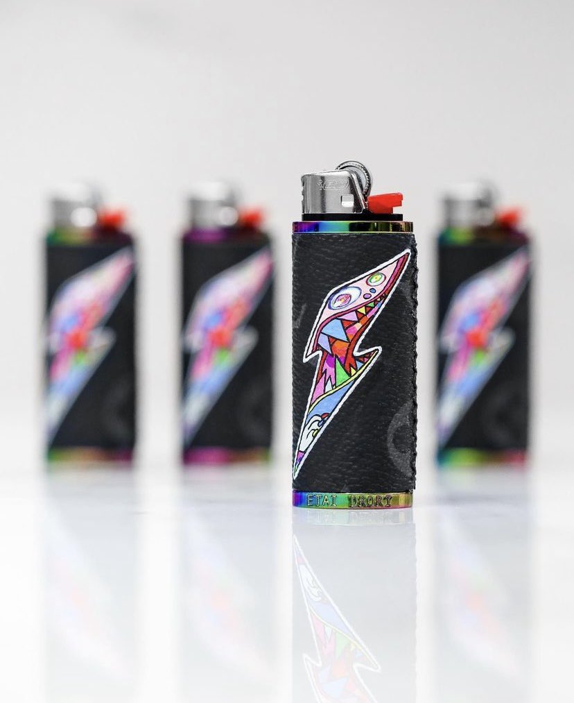 johnnyx_btc's tweet photo. The homie https://t.co/ssVqxmUZLk killed these madehand/hand painted lighter covers the the @RTFKT founders!! 🔥🔥🔥 https://t.co/zdUSxJXcyH