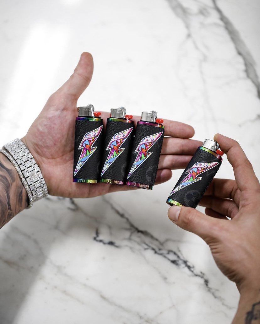 johnnyx_btc's tweet photo. The homie https://t.co/ssVqxmUZLk killed these madehand/hand painted lighter covers the the @RTFKT founders!! 🔥🔥🔥 https://t.co/zdUSxJXcyH