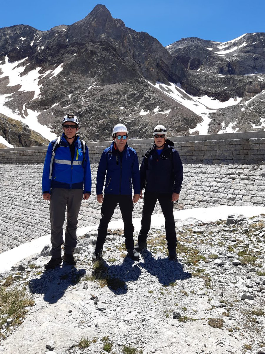 Darthou2's tweet photo. Ce vendredi je suis allé à la rencontre de l'équipe de @Fred570 à #EDF #Hydro #Luchon. L'occasion pour moi de faire la visite de contrôle du barrage de #Portillon. Situé à près de 2600 m, c’est le plus haut de France. Vraiment splendide !
#HydroSudOuest #Occitanie #HauteGaronne https://t.co/k3Fk7OQAUH