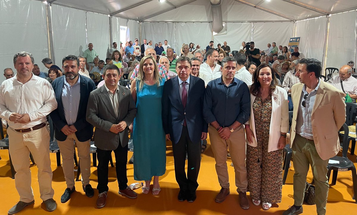 🌳El presidente de <a href="/dipujaen/">Diputación de Jaén</a> participa con <a href="/LuisPlanas/">Luis Planas Puchades</a> en una visita a Jódar y en una jornada sobre el precio del aceite.

<a href="/pacoreyesm/">Paco Reyes</a> recorre las instalaciones de una cooperativa y asiste en Baeza a un foro sobre la Ley de Cadena Alimentaria.

📲acortar.link/fPVyqt