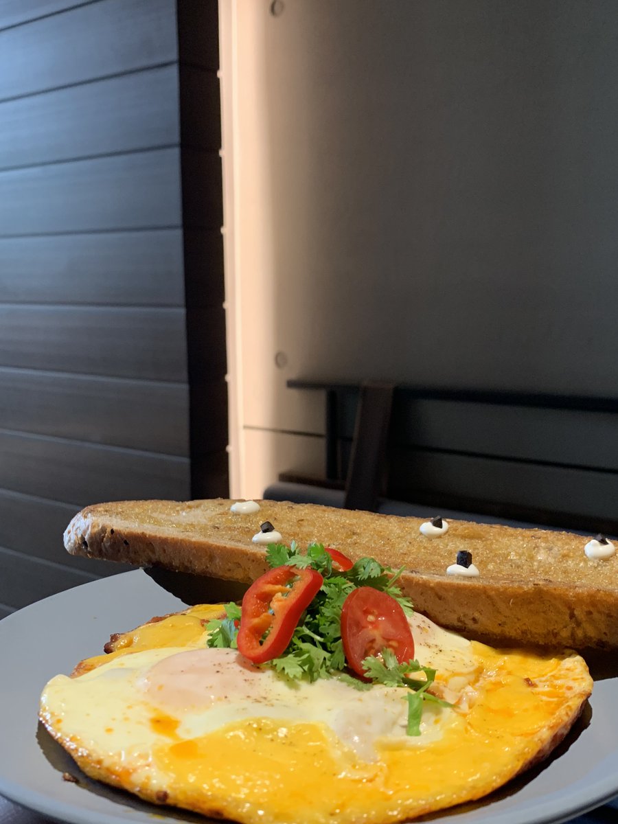 ياجماعة جربتو فطور لوست؟ 
مرة عجبني ! والبيض محشي بشيء لذيذذذ!🤤

وغير الطعم اللذيذ فيه خيارات صحيّة والسعر مناسب ✅

شكرًا على الدعوة لوست 🤍

كانت تجربتي مع المتذوقة الصامتة 
@sano161 
اقنعوها تفتح حساب لان اختياراتها لذيذذذذة! 🥲
#تجارب_اروستورك