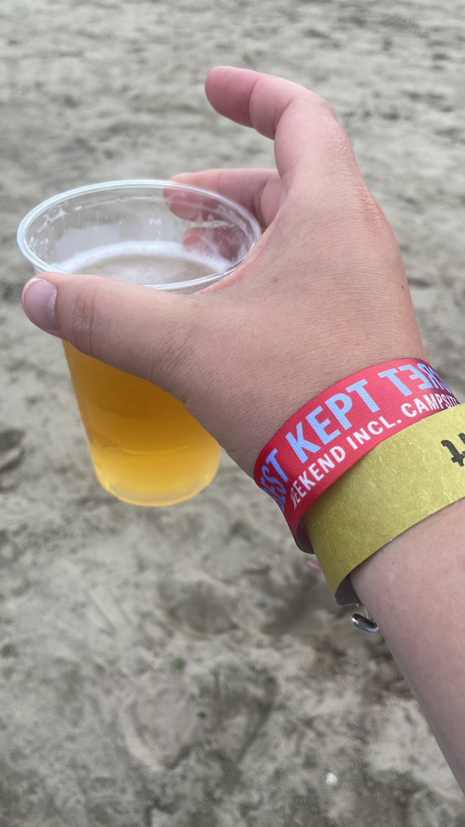 colinda01's tweet photo. Heel jammer dat jullie @BKSfestival van de 'personalised bekers' zijn afgestapt... 😥 https://t.co/fFkRkIYwJt