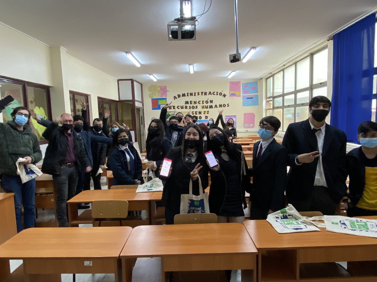 MTTMagallanes's tweet photo. Hoy en el Insuco lanzamos la App Red Regional, de apoyo a las y los usuarios de nuestro servicio urbano #RedPuntaArenas, en compañía de alumnos y alumnas de los liceos de Punta Arenas. https://t.co/YAGeq6gooC