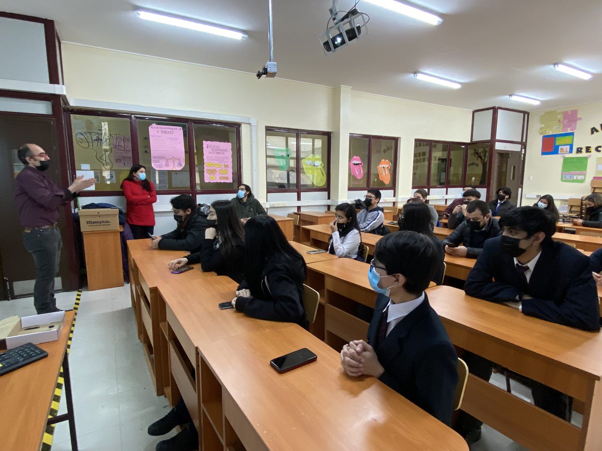MTTMagallanes's tweet photo. Hoy en el Insuco lanzamos la App Red Regional, de apoyo a las y los usuarios de nuestro servicio urbano #RedPuntaArenas, en compañía de alumnos y alumnas de los liceos de Punta Arenas. https://t.co/YAGeq6gooC