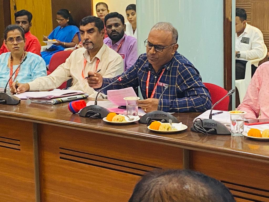 venupnair_nrmu's tweet photo. Divisional PNM of Mumbai Divn held today....🙏🚩🚩🚩🚩🚩 https://t.co/VXDILiNrfK
