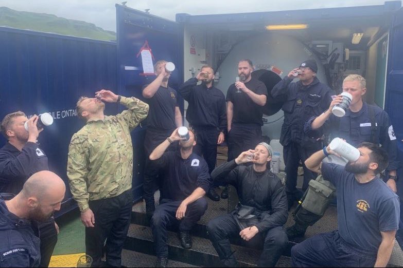 ‘Splice the Mainbrace’ On order of HM The Queen following the platinum jubilee celebrations; what better way than on completion of 60 meter diving. #RoyalNavy #divenavy  💣🐸