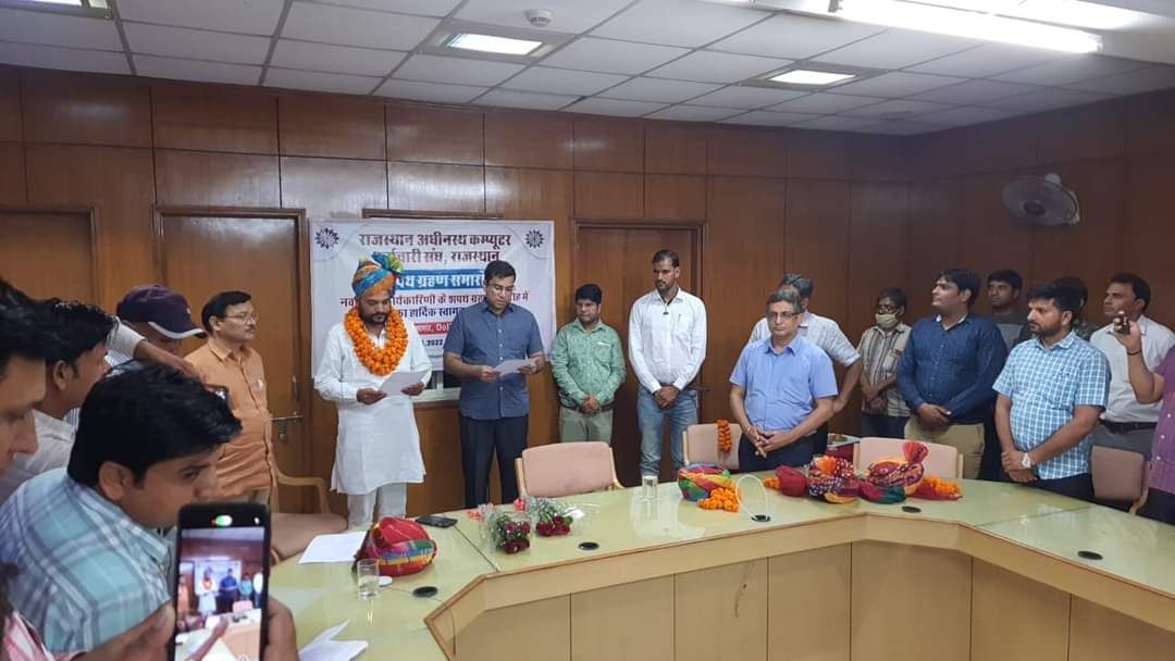 IT संघ राजस्थान के प्रदेशाध्यक्ष <a href="/IAkapil/">Kapil Choudhary</a> का शपथ ग्रहण समारोह <a href="/DoITCRaj/">Dept of IT&C, Raj</a> के सभागार में श्रीमान आयुक्त महो. <a href="/SandeshNayak10/">Sandesh Nayak</a>, तकनीकी निदेशक श्रीमान सुनील जी छाबड़ा, श्रीमान विवेक जी ओएसडी, श्रीमान संजय जी कार्णिक की उपस्थिति में आयोजित किया गया।
<a href="/IA_ggupta87/">Gaurav Gupta</a> @DevendraSinsini