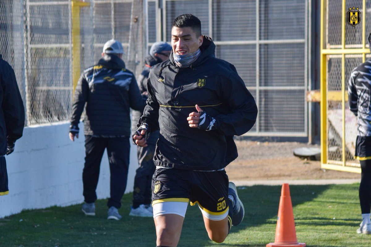 ClubMadryn's tweet photo. #PrimeraNacional ⚽️ | El Aurinegro se movió en el Abel Sastre y se prepara para su duelo ante Belgrano.

#VamosAurinegro https://t.co/p4ASgAURps