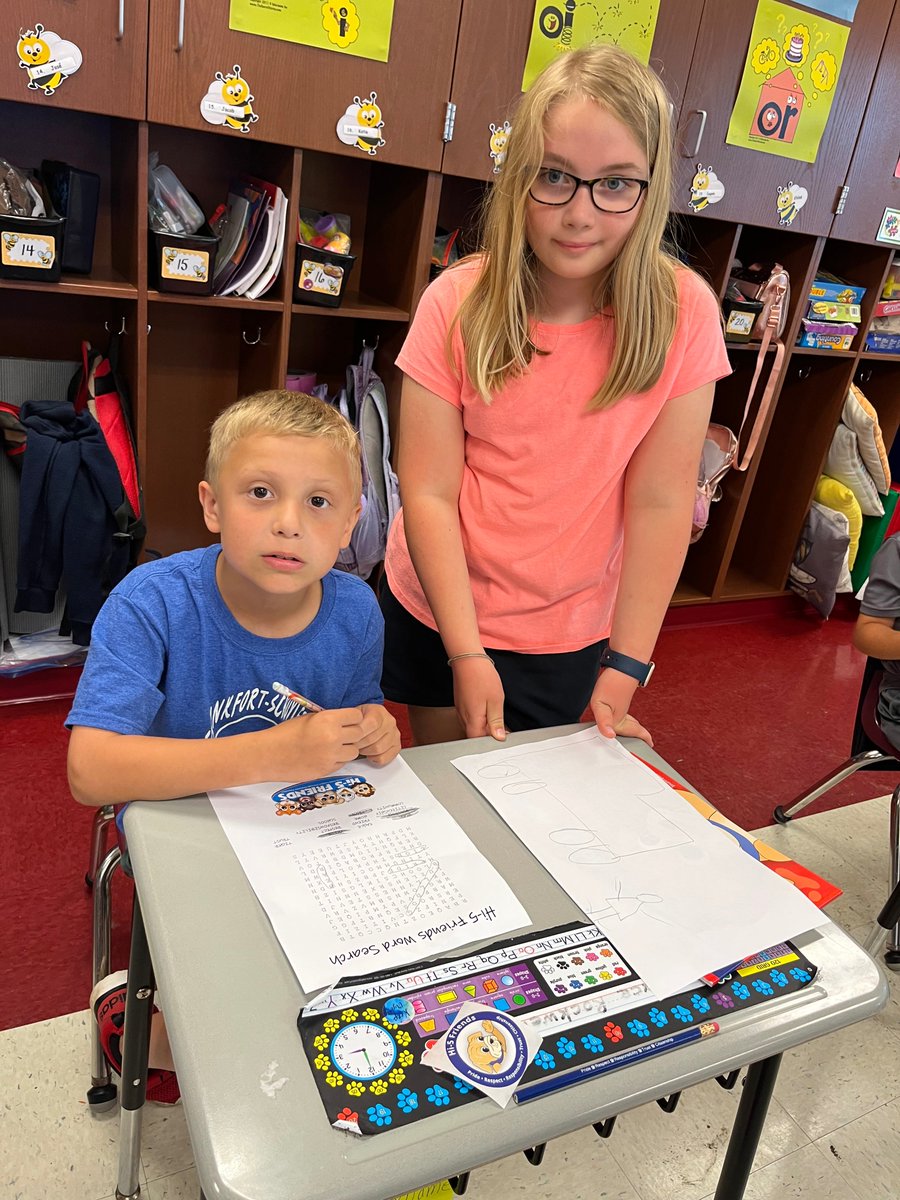 SOS_Palmer's tweet photo. Our grade 5 @Hi_5friends visited 1st grade one last time for the school year. Cross age mentoring at its finest. #FSPRIDE #CharacterLeaders #champions More pics to come 1/2 https://t.co/WQ2Q63YAGV