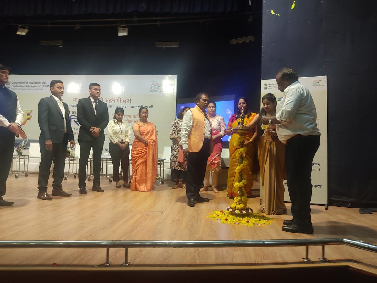 DIPAMevent's tweet photo. DIPAM organized a Conference on 'Creating wealth through markets' during Iconic Day celebrations in 75 cities across India. Lamp Lighting ceremony at Nagpur, Maharashtra. #DIPAMCelebratesAKAM #AmritMahotsav #FinMinIconicWeek #DIPAMIconicDay https://t.co/OFMDqYMvHu