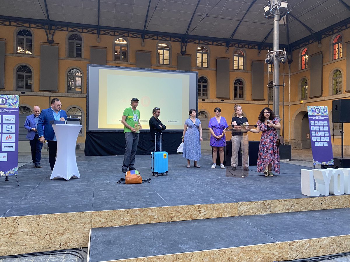IdealComix's tweet photo. Les prix hors cases 2022 de @lyonbd remis au collectif @labrechebd et à Thierry Vanhasselt et Serge Darpeix pour le journal Planète mis en orbite au @RencontresBDAIX
#lyonbd2022 #prixhorscases #bdaix https://t.co/orEB49Ocmo