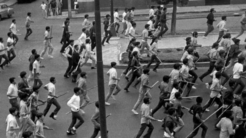 marianota01's tweet photo. #10deJunio1971 conmemoramos a los estudiantes caídos en la masacre del jueves de corpus, la lucha y los movimientos sociales. #NiPerdonNiOlvido #alconazo https://t.co/7bM8Fmt38s