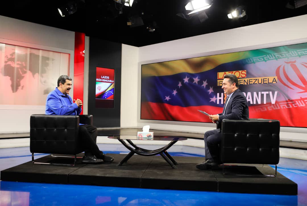 RMarcoTorres's tweet photo. Nuestro Pdte @NicolasMaduro lleva la verdad de los pueblos en resistencia durante su visita a la hermana República Islámica de Irán; ratificando los principios de cooperación y solidaridad de Venezuela en la lucha contra la desigualdad y en favor de la paz #VenezuelaEIránHermanas https://t.co/qSLJZRmuIO