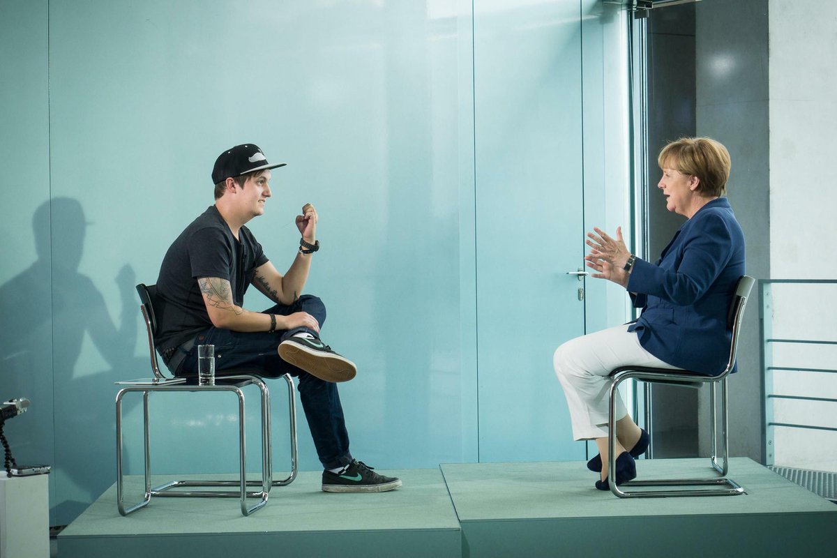 Hartebilder047's tweet photo. Florian Diedrich aka. "LeFloid" und
Angela Dorothea Merkel aka. "Angela Merkel"
~2015 https://t.co/i9QlIGwEIC