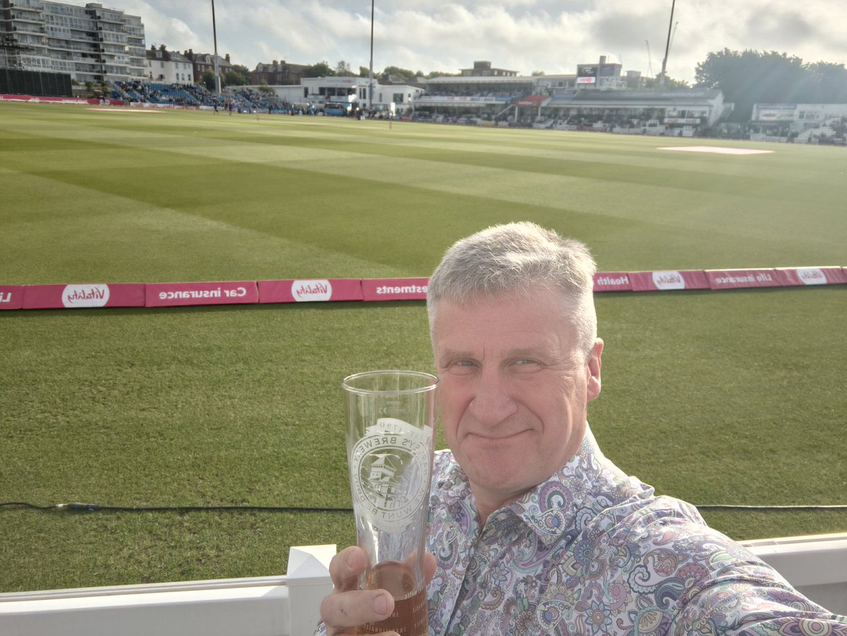 apkfjk's tweet photo. Cheeky @Harveys1790 hospitality Wharf IPA before the T20Blast @SussexCCC against Gloucestershire https://t.co/aNhWJPAFVQ https://t.co/loKuuMWWrd