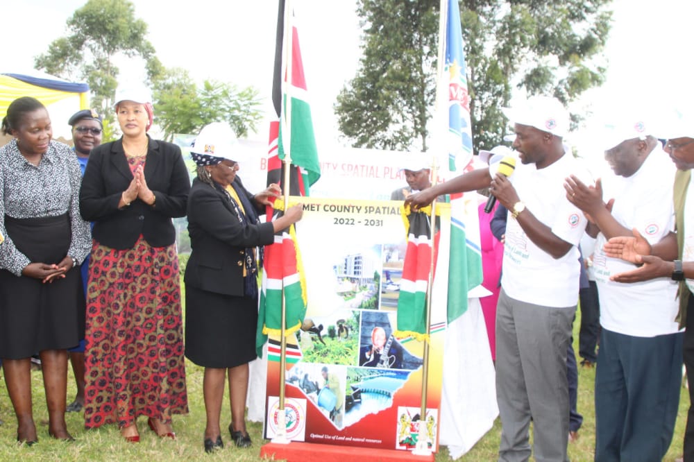 Bomet becomes the fifth county to launch its Spatial Plan and the first to translate it in local language (Kipsigis) facebook.com/28102868536102…