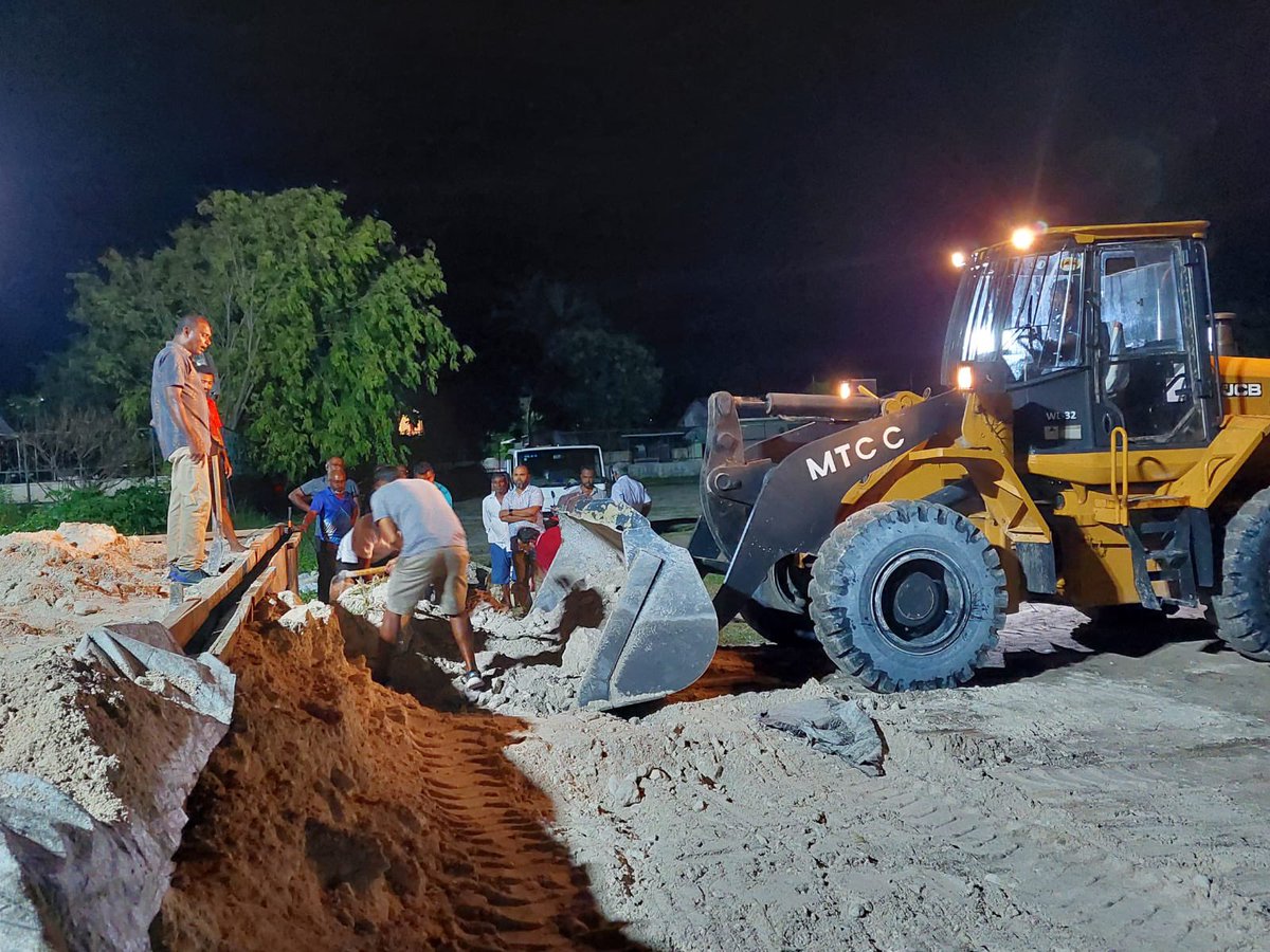 DRV_Council's tweet photo. އަޟްހާ  ޢީދަށް  ތައްޔާރުވުމުގެ  މަސައްކަތް  ވަރަށް  ފޯރިއާއިއެކު  ބ.ދަރަވަންދޫގައި  ކުރިއަށް  އެބަދޭ!  ހުރިހާ  ބޭފުޅުންނަށް  "މަގޭ  ޢީދު  1443"  ގައި  ބައިވެރިވުމަށް  ބ.ދަރަވަންދޫއަށް  ވަޑައިގަތުމަށް  ދަޢުވަތު  އަރުވަން!
#MageyEid1443
#MageyDharavandhoo https://t.co/8nrmv3BQ7D