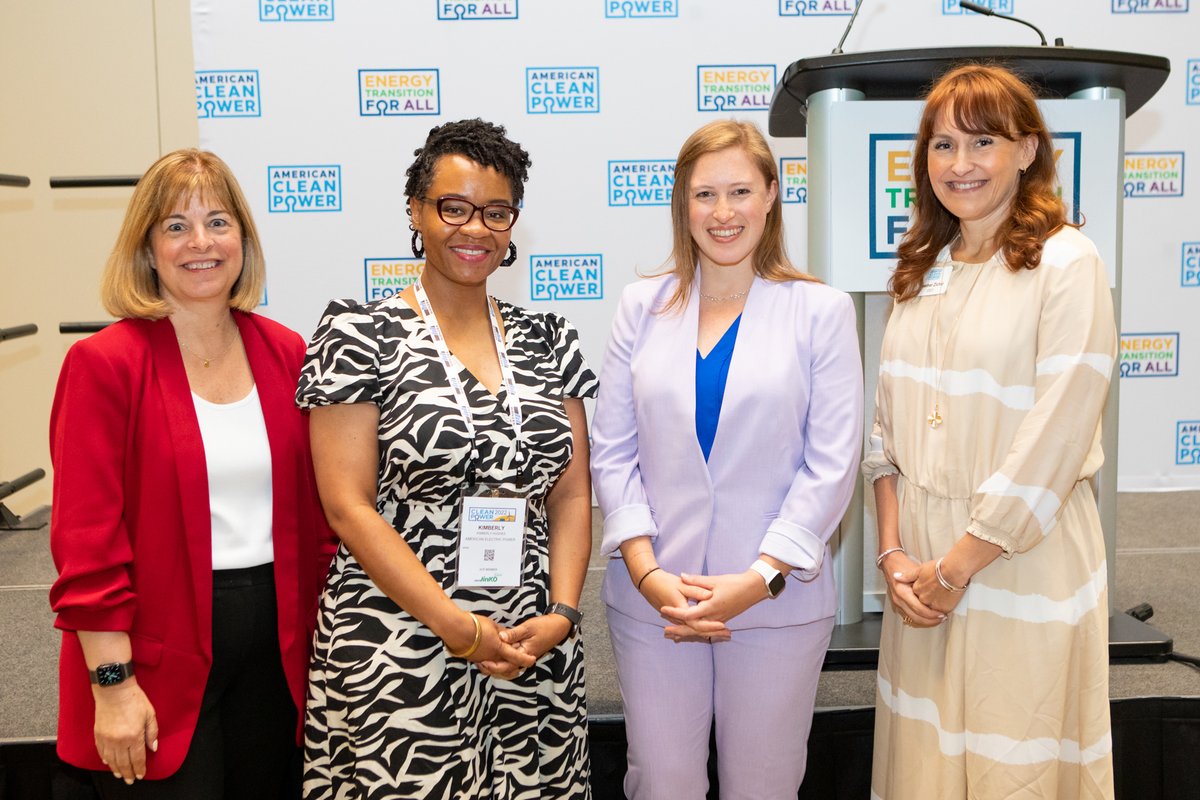 USCleanPower's tweet photo. The #DEI Luncheon at #CLEANPOWER2022 united the industry in recognition of the Energy Transition for All initiative. Our 250+ attendees helped raise $5K for @ProjectQUESTInc, a San Antonio workforce development non-profit. Thanks to all who joined! #ET4All https://t.co/qWcuPU4adY https://t.co/nzxmYOOpID