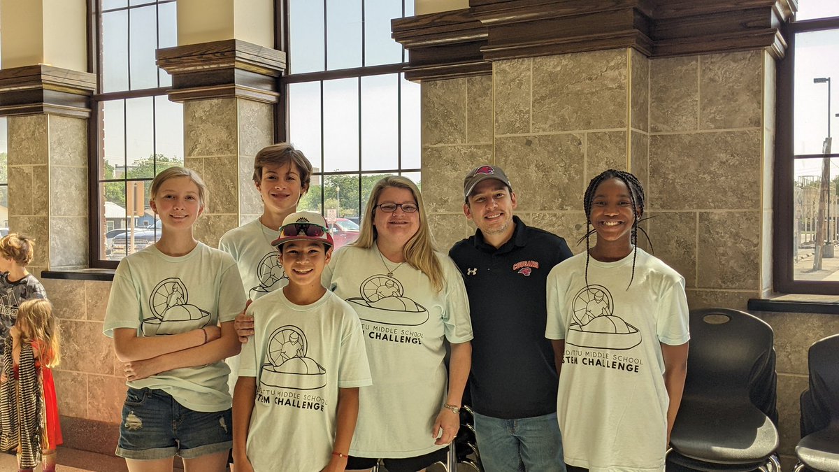 IronsCougars's tweet photo. Irons students and Mrs. Hulsey worked all week to create a hovercraft and competed against all of LubbockISD Middle Schools today. Irons got 3rd place today! Great job Cougars! #STEMchallenge22 https://t.co/0PzblSkHFJ