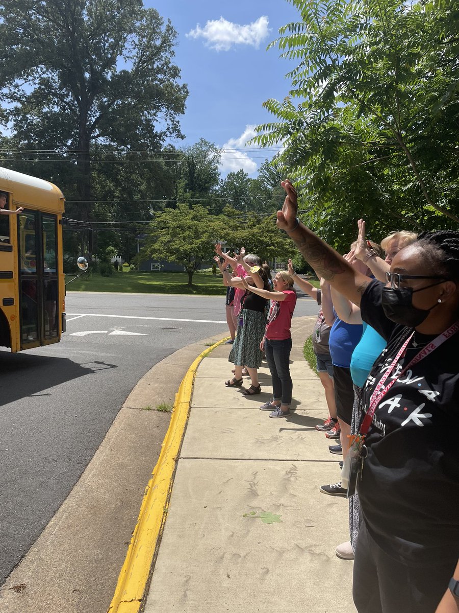 ForestvilleFCPS's tweet photo. SY 2021 - 2022 is a wrap!  Thanks for a great year!  #FCPSRegion1 https://t.co/i2TC4YAvDn