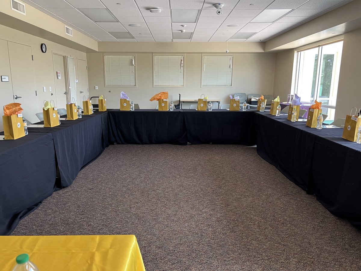 RhemaLLC's tweet photo. THE MIDDLE: Young Adults Entrepreneur Leadership Bootcamp kicks off NOW! We're all set up and ready to greet our young #entrepreneurs.
-
-
-
-
-
#FortMyers #SWFL #CapeCoral #Florida #Coaching #Goals #education #youthempowerment #youthdevelopment #fgcu #Entrepreneur https://t.co/pXqf3RHG7C