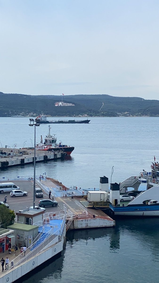 samedsakinan's tweet photo. Kıç taraftayız ki oraya da sahil aydınlatması denk gelmiş harika https://t.co/KbvoMcsxDs