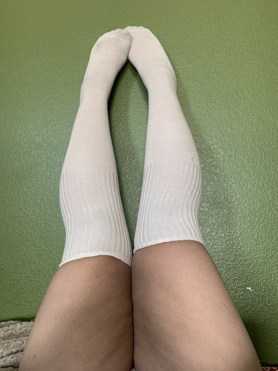 Melaniekinc559's tweet photo. Find me on #allthingsworn ๐ค๐๐melaniekinc #feet #feetworship #socklover #FootFriday #longsock #feetfetish https://t.co/ei70I1DVc8