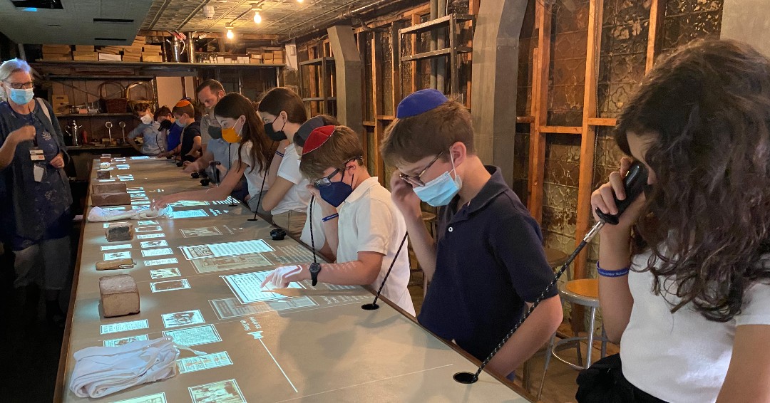 schechterNYC's tweet photo. Schechter Manhattan 5th and 6th-grade students had an amazing field trip to the Lower East Side Tenement Museum. A BIG thank you to everyone who organized this beautiful learning experience! https://t.co/9kxs9IG7Wm