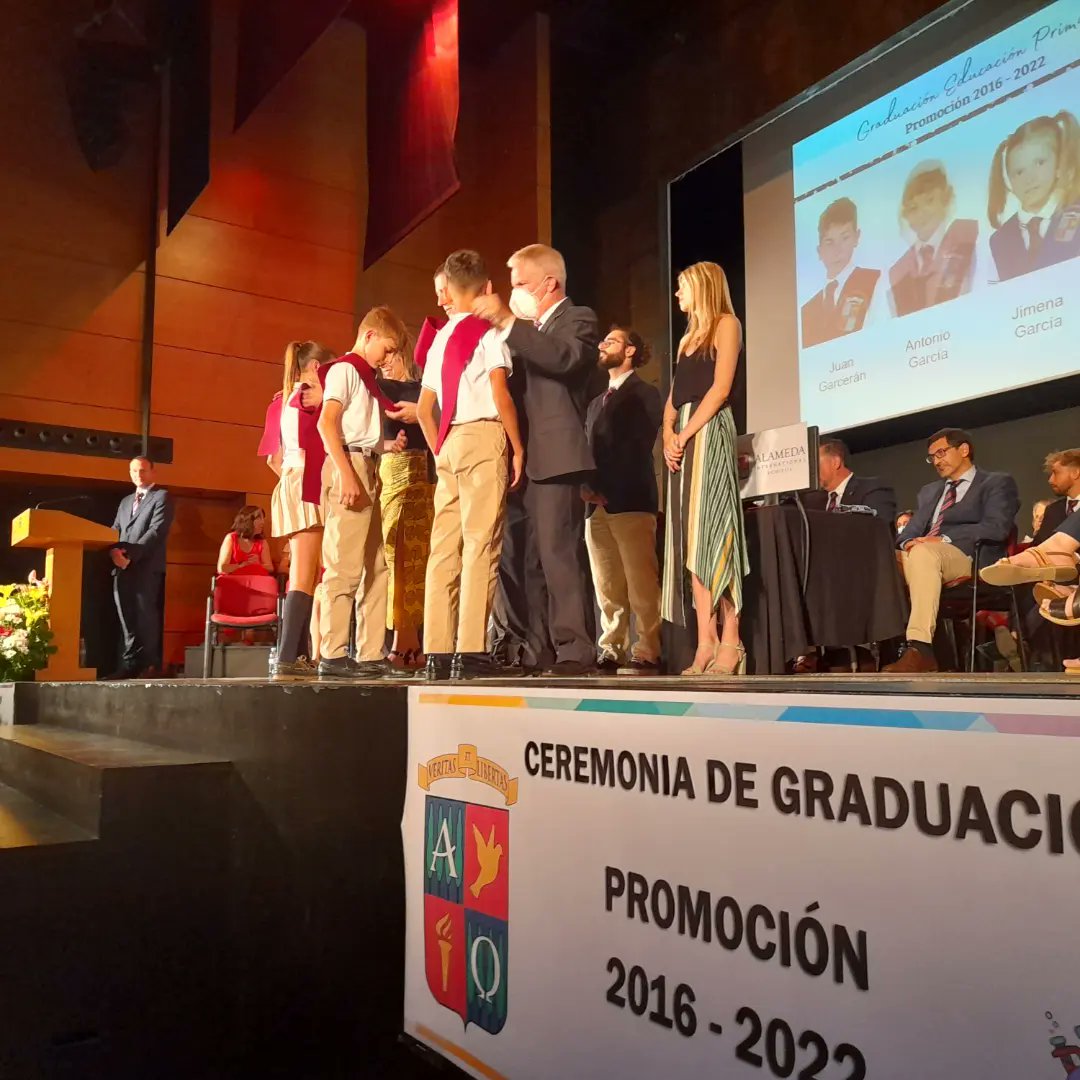 💭"Recordad con cariño estos años en Primaria, pensad un momento en todo lo que habéis vivido y coged fuerza para todo lo que os queda por vivir"

⭐Con estas palabras se ha despedido César Prieto, director de Primaria,de los que ya son nuevos alumnos de Secundaria

¡Enhorabuena!